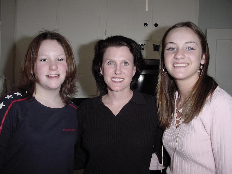 DSC07882.JPG - 2002 - Christmas Party, Wynndale, MS - Stephanie, Sunny & Gretchen at Grandma's
