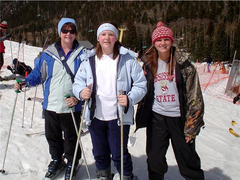 cathy,steph,gretch.jpg - 2004 - Skiing in Taos, NM - Cathy, Stephanie & Gretchen