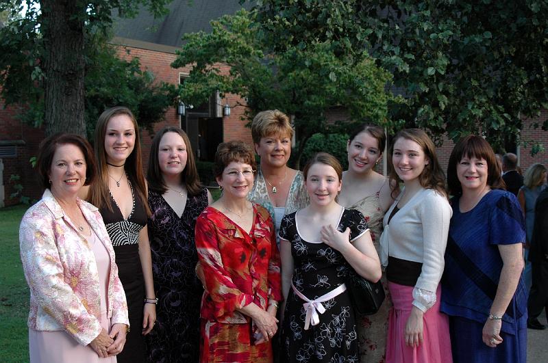 wedding6.jpg - 2004 - Catherine's & Joe's Wedding Nashville, TN - Aunt Alyce, Gretchen, Stephanie, Aunt Barbara, cousins(Lynn, Hannah, Laura, Genevieve) & Cathy